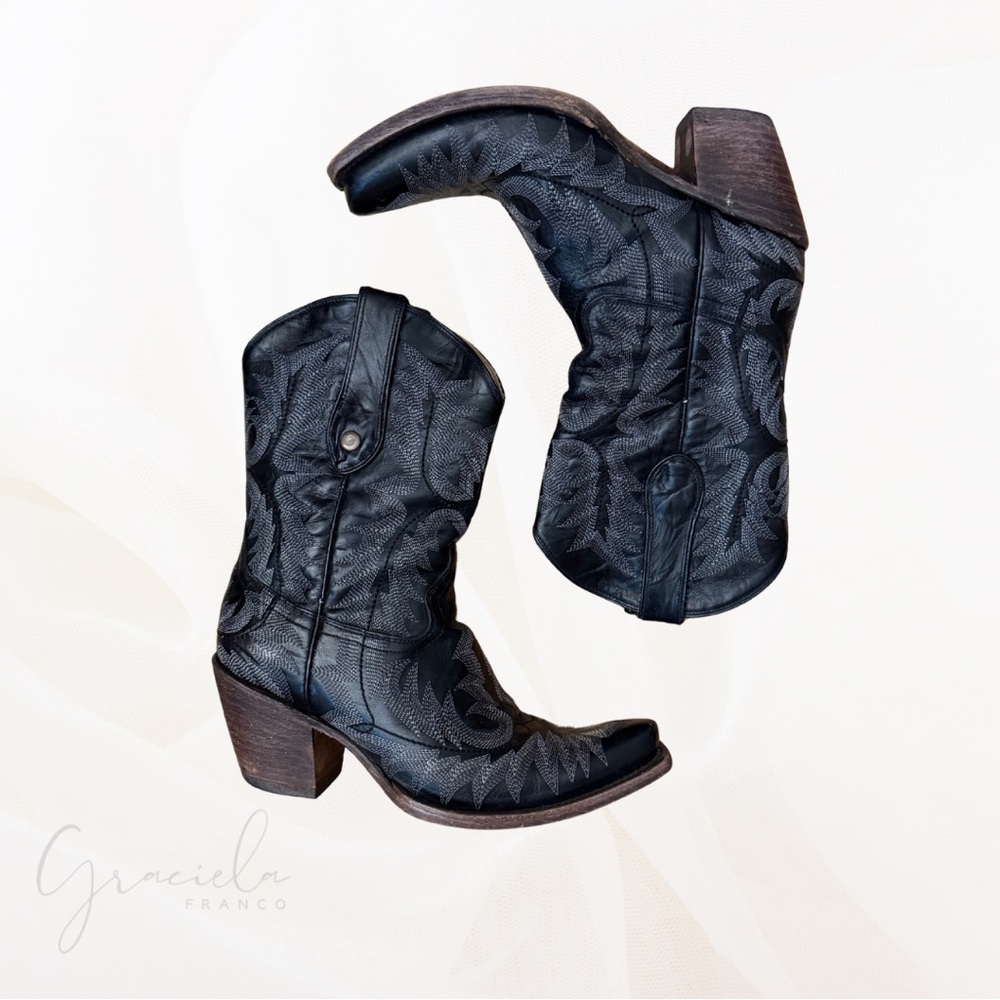 Vintage Embroidered Western Corral Boots